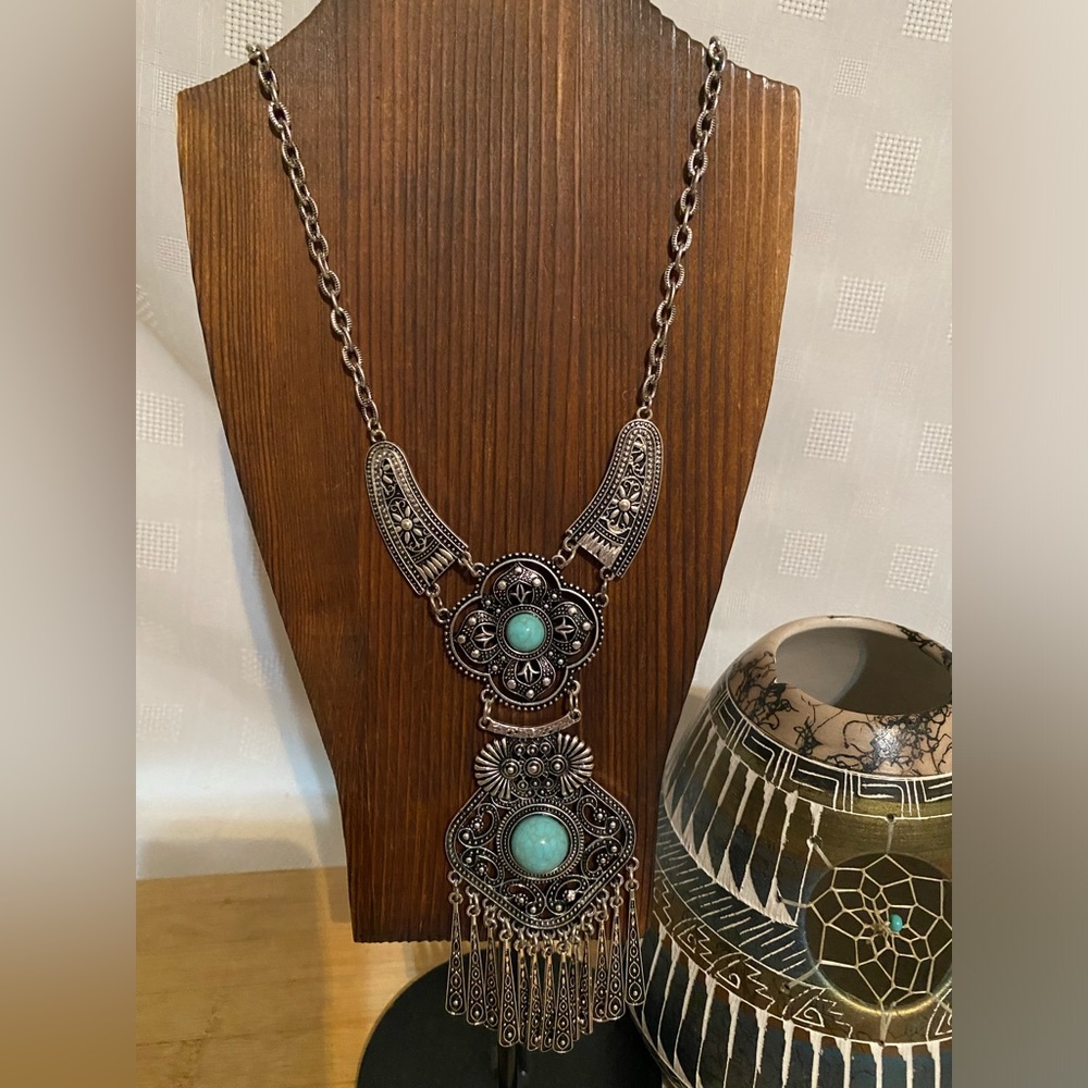 NEW Gorgeous Story by Davinci hook  Earrings &  Necklace Set